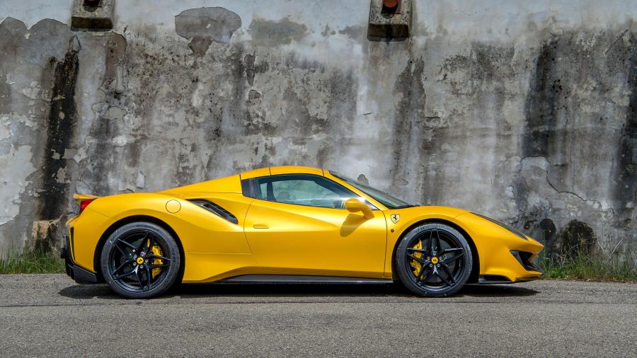  Ferrari 488 Pista Spider Giallo Modena 2018 года  (фото 14 из 14)